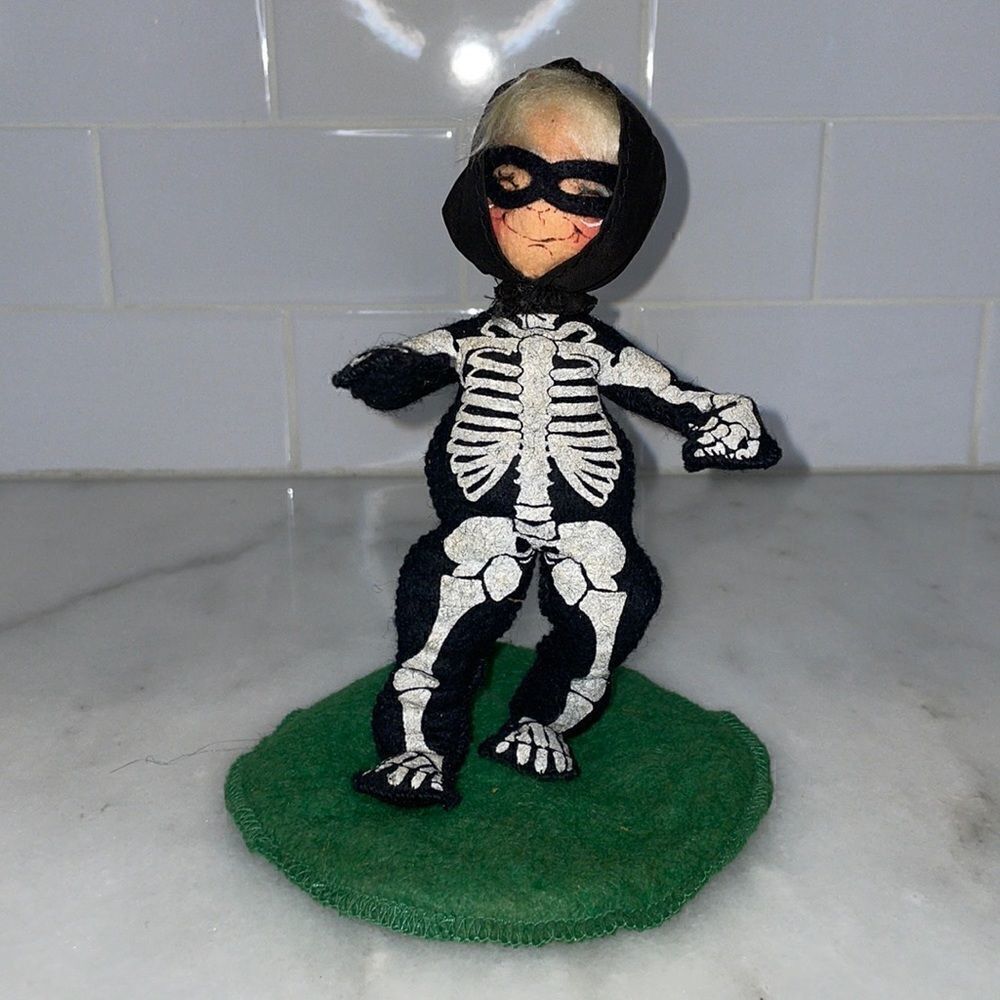Annalee 7" Doll vintage Halloween Skeleton Kid Doll